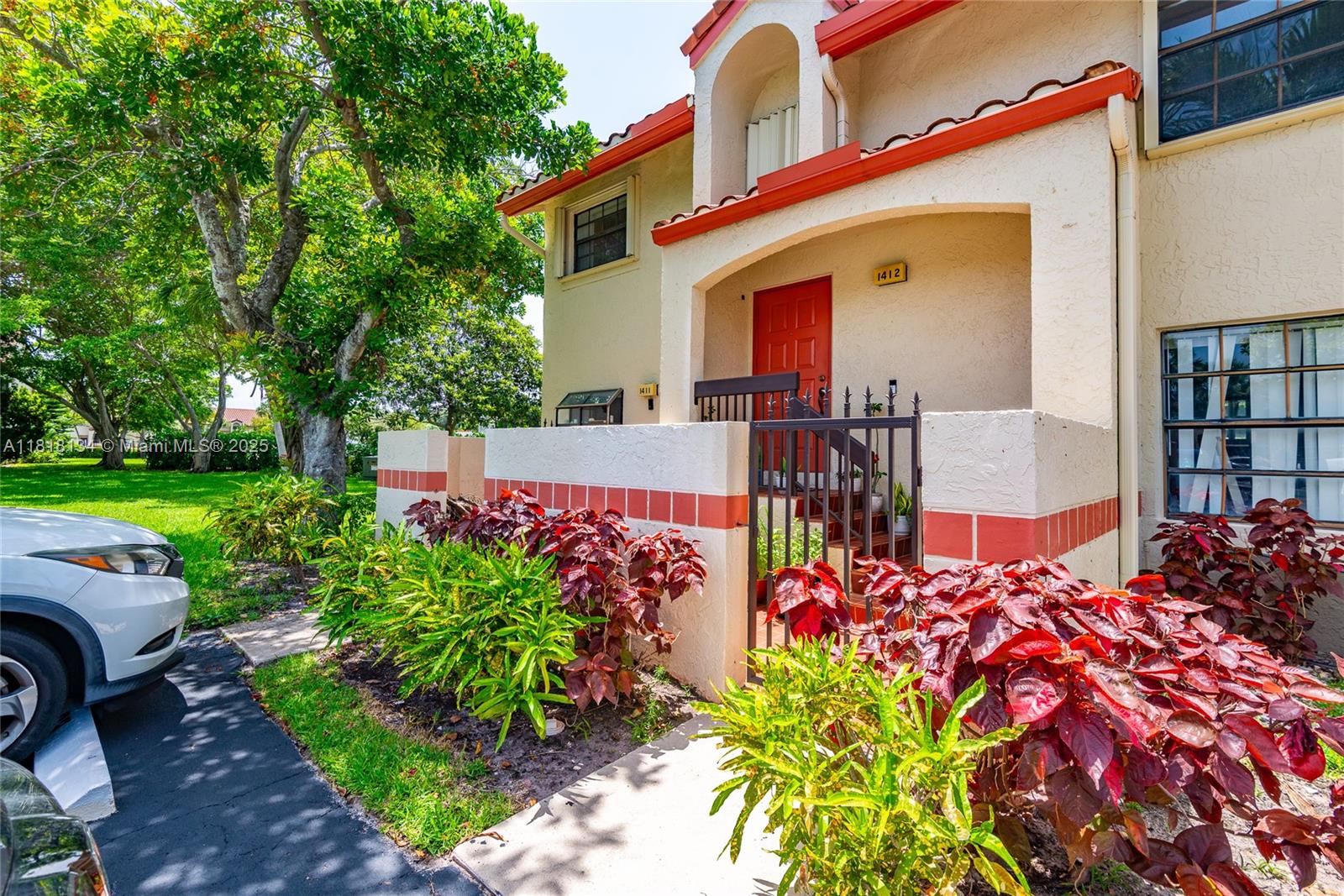 DIPLOMAT SQUARE CONDO - Residential