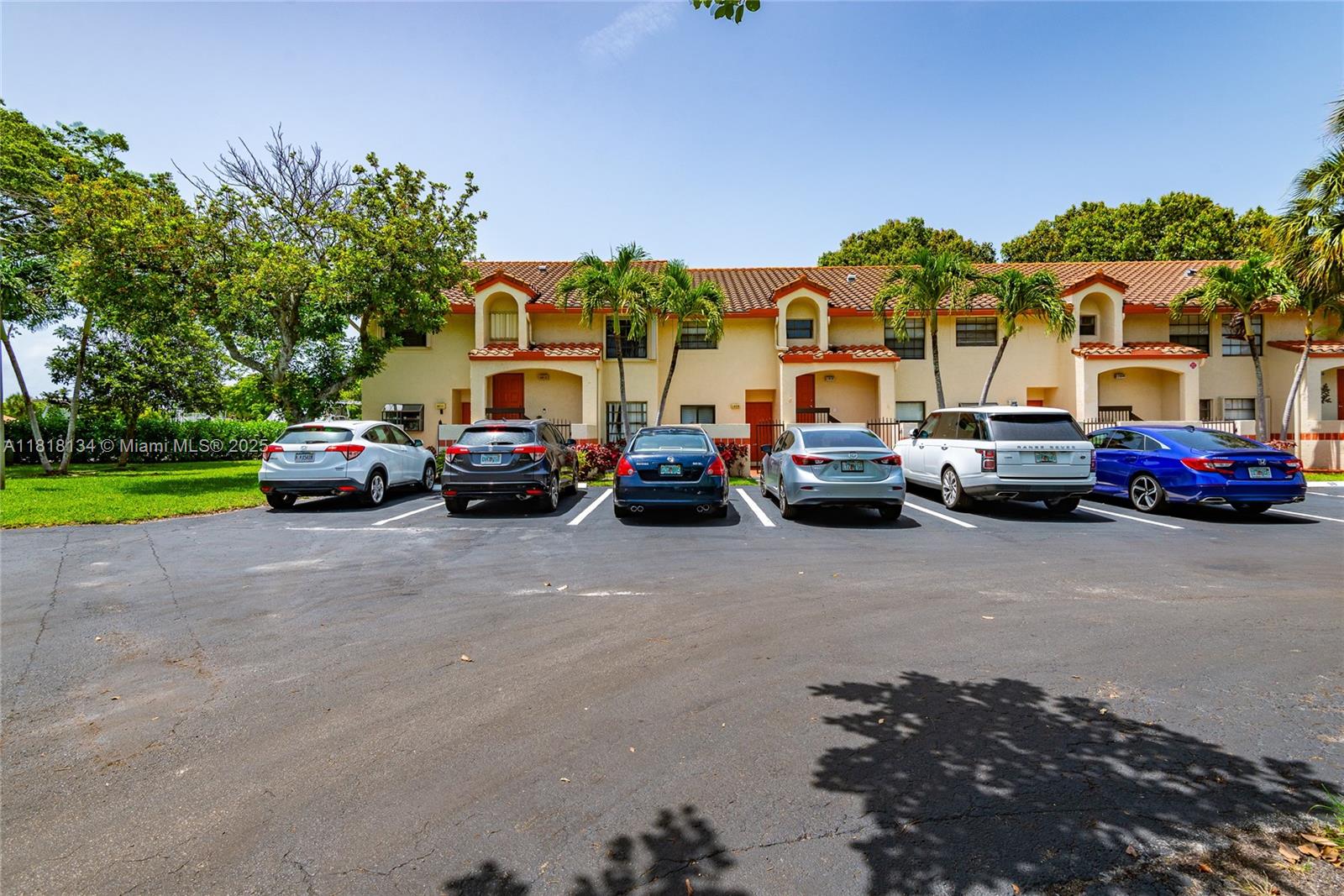 DIPLOMAT SQUARE CONDO - Residential