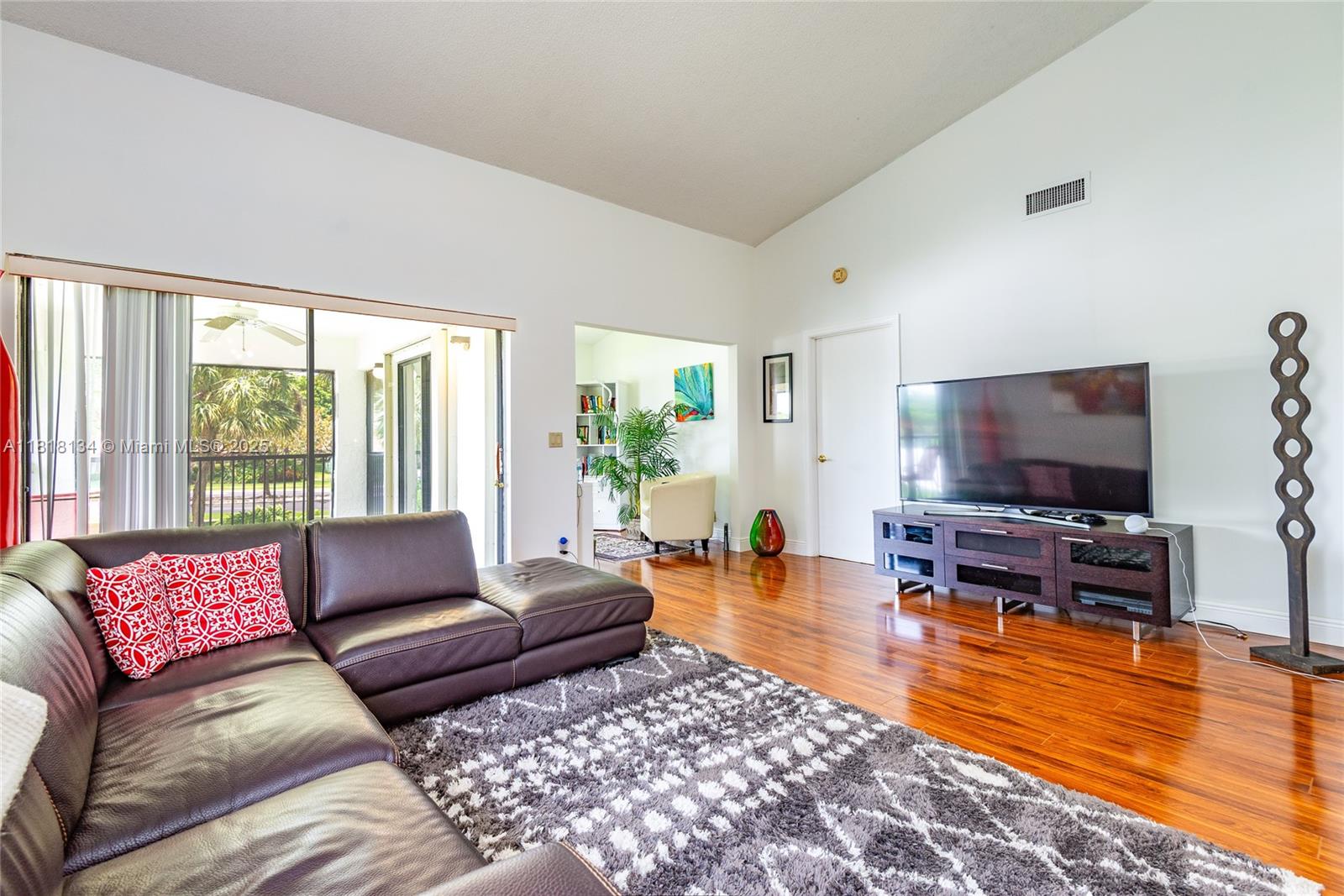 DIPLOMAT SQUARE CONDO - Residential