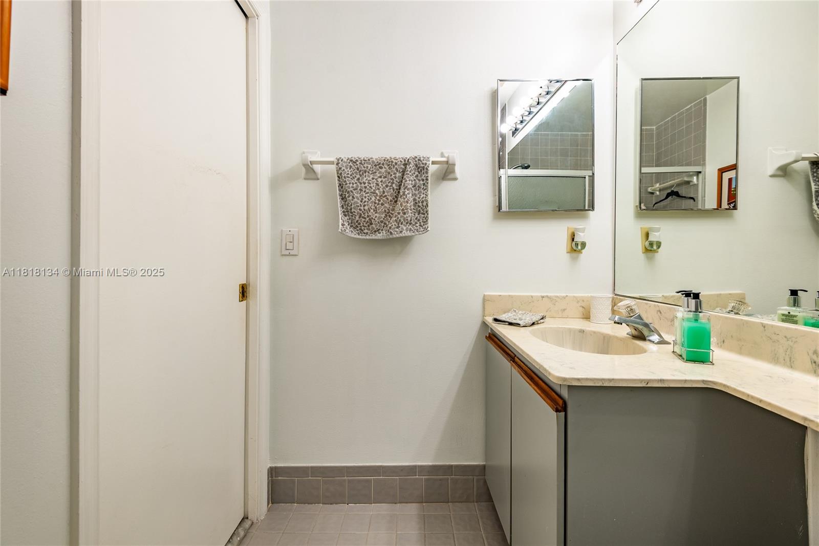 DIPLOMAT SQUARE CONDO - Residential