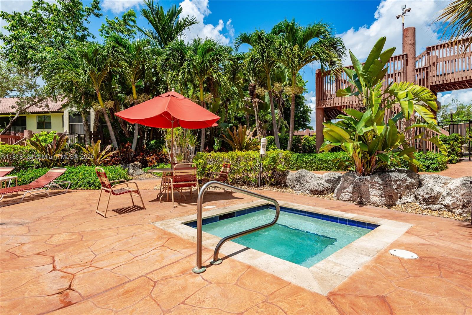 DIPLOMAT SQUARE CONDO - Residential