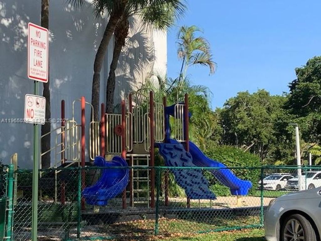 Photo of 731 N Pine Island Rd #305, Plantation, FL 33324 (MLS # A11965036)