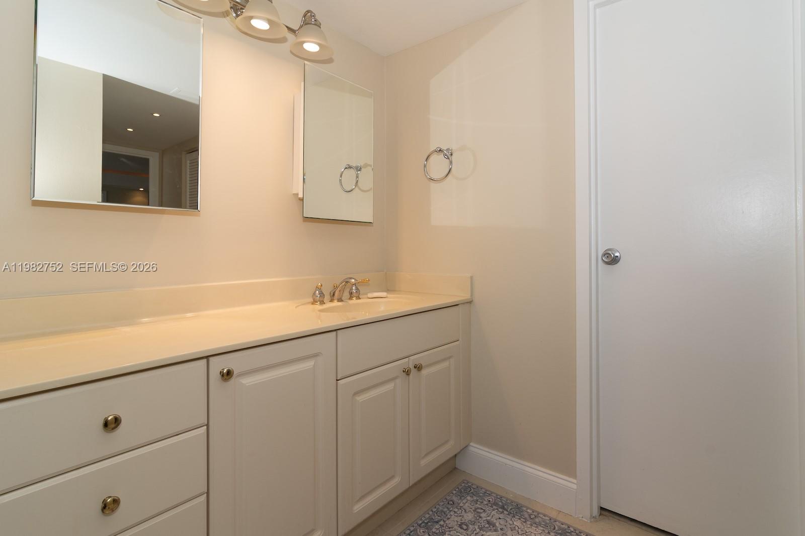 BRICKELL BAY CLUB CONDO - Residential