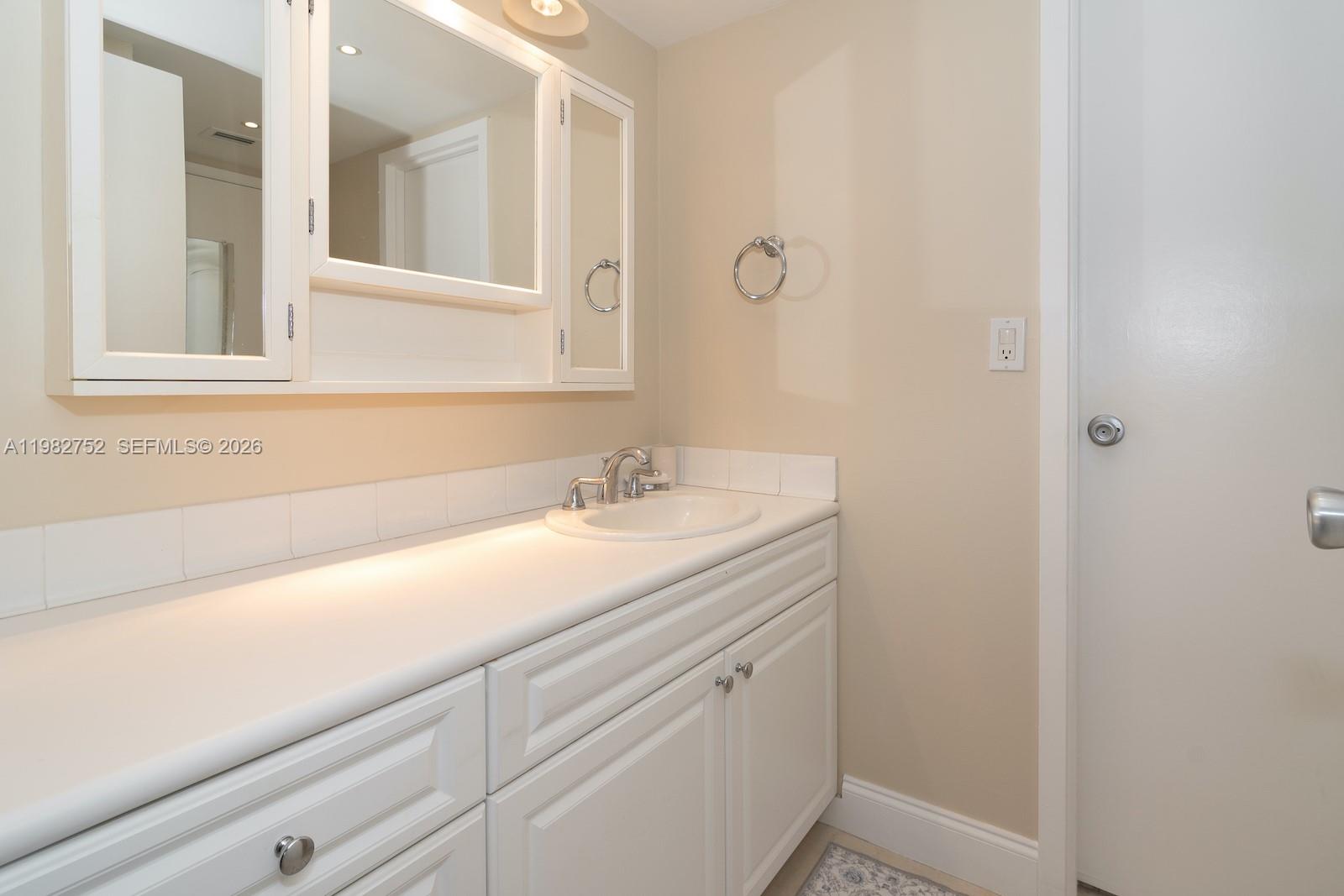 BRICKELL BAY CLUB CONDO - Residential