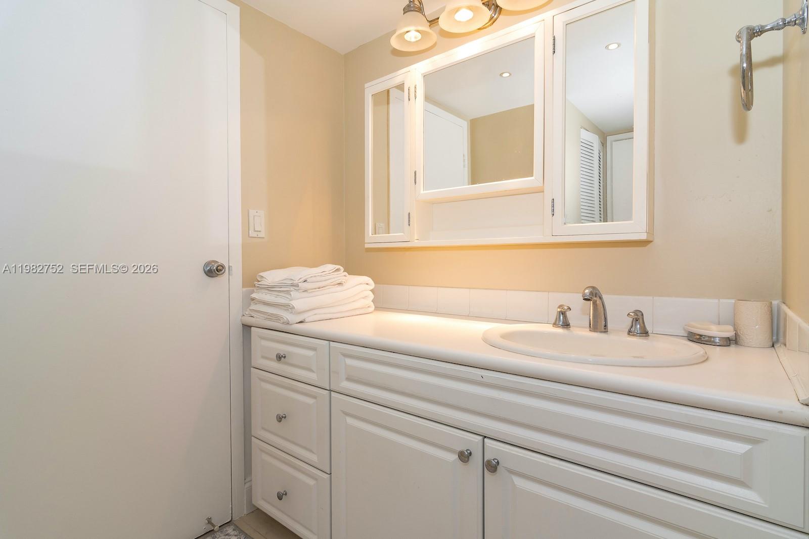 BRICKELL BAY CLUB CONDO - Residential