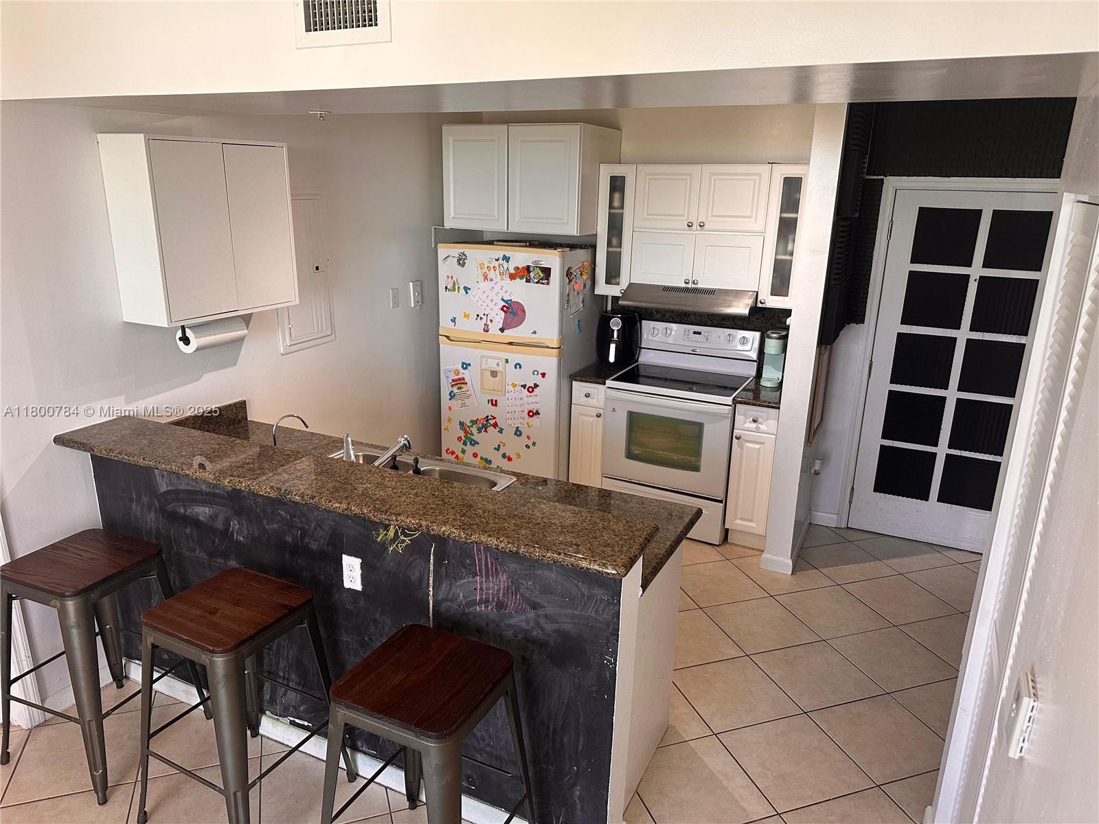 Rental Property at 1 Glen Royal Pkwy 1411, Miami, Broward County, Florida - Bedrooms: 2 
Bathrooms: 2  - $2,400 MO.