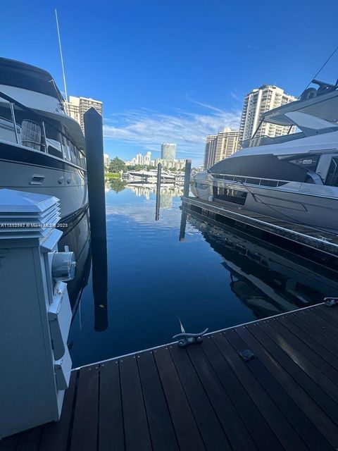 19777 E Country Club Dr Aventura FL 33180