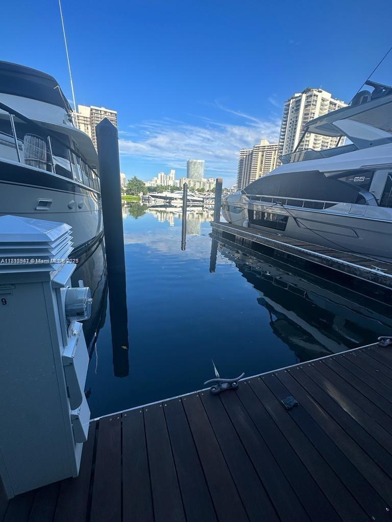 YACHT CLUB AT AVENTURA - Land