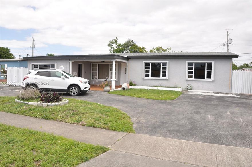 Great 4BD/3BA property with lots of natural light. The property has a brand new roof replaced in 2024, a new fenced around the perimeter, tented at the same time to prevent termites, it is close to A+ rated schools (Middle School and High school), shopping (Main Street Shopping Plaza) and dining, hospital and accessabe expressways (Palmetto and I-75), the property is tiled throughout, circular asphalt driveway. Property's layout is perfect for investors looking for rental income.