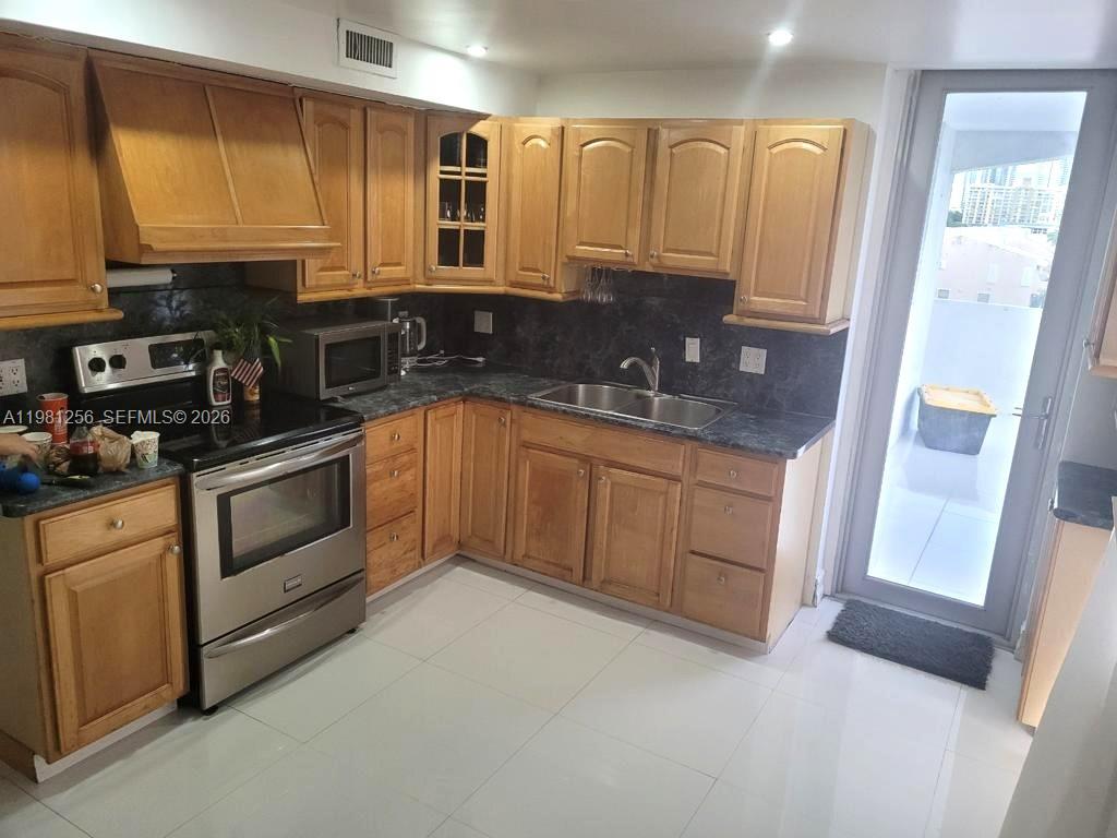 3703 NE 166th St 401