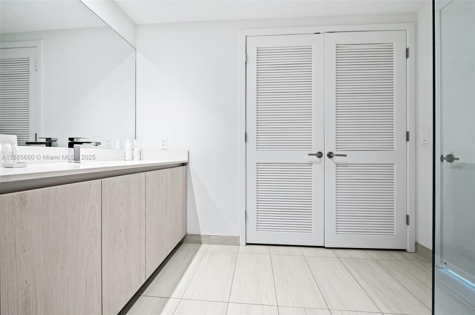 4010 SOUTH OCEAN CONDO - Residential Lease