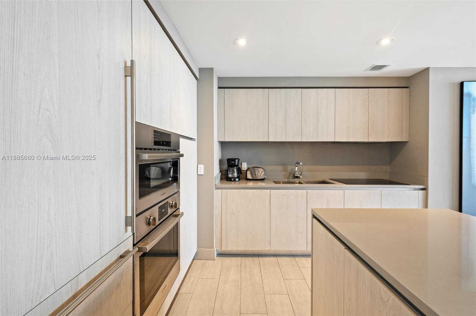 4010 SOUTH OCEAN CONDO - Residential Lease