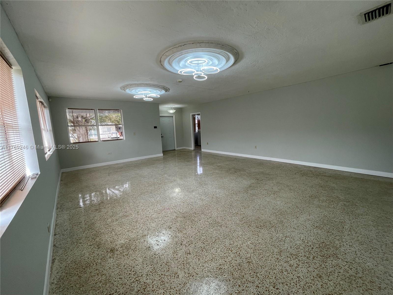 JEANETTE MANORS - Residential