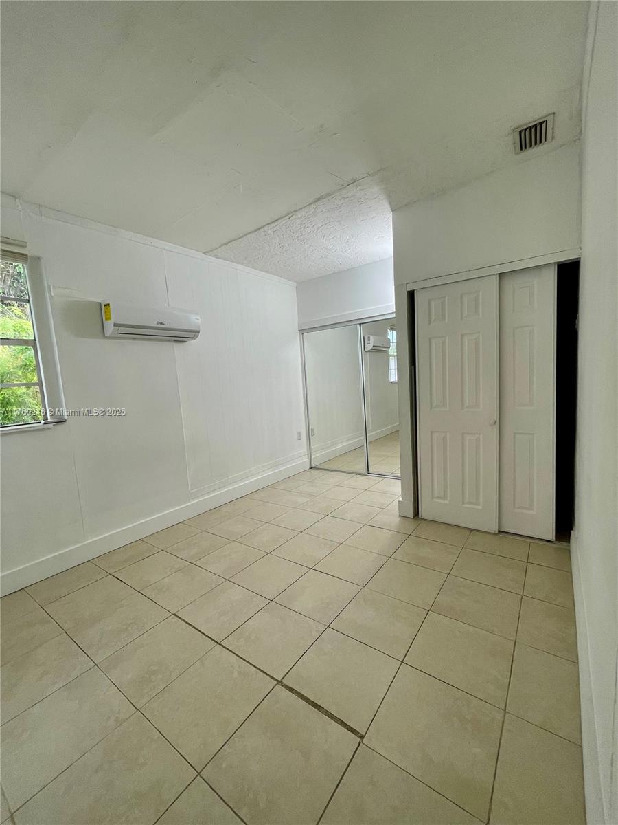 JEANETTE MANORS - Residential
