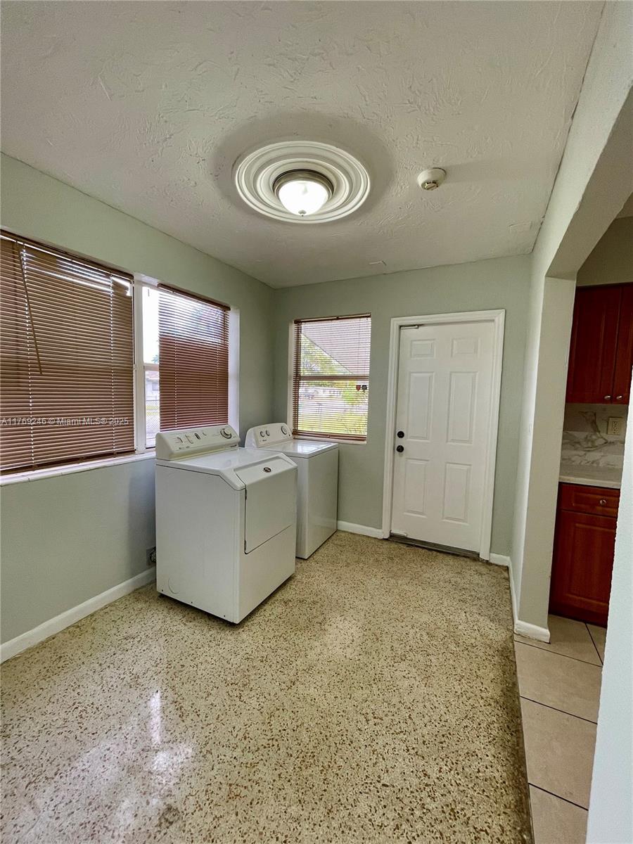 JEANETTE MANORS - Residential