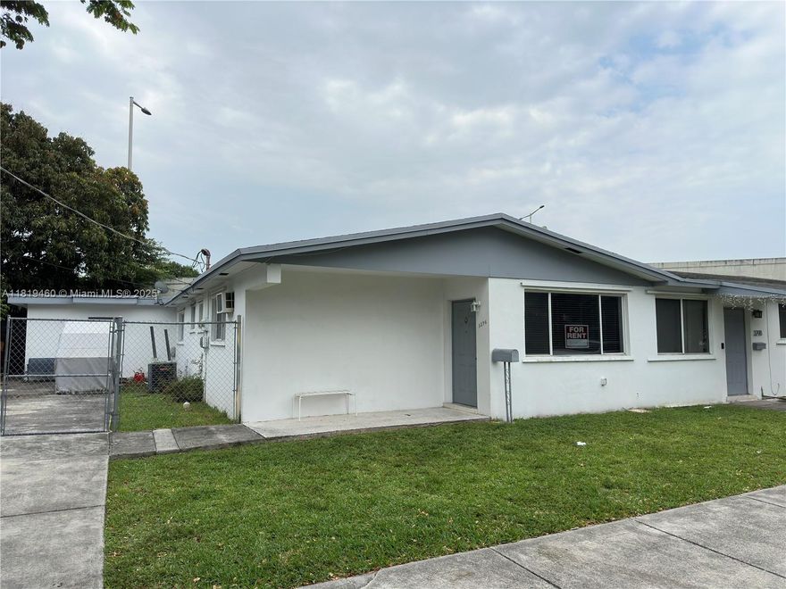 Spacious and Cozy 3/2 located on a Cul-De-Sac. Unit also features an ample screened patio to entertain guests. Centrally located and near to parks, highway, and 15-20 minutes away from Brickell, Wynwood, and Beaches.