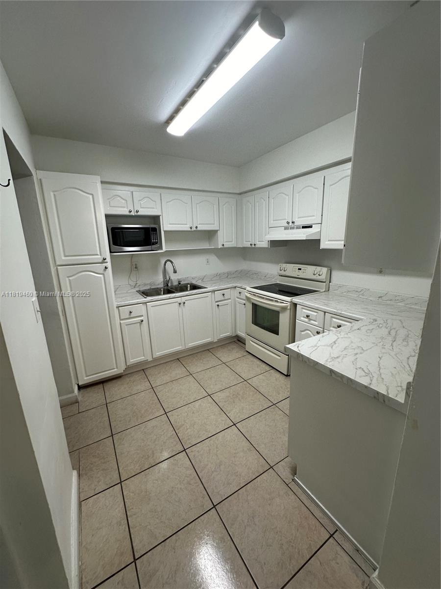 3296 NW 13th Ter 3296