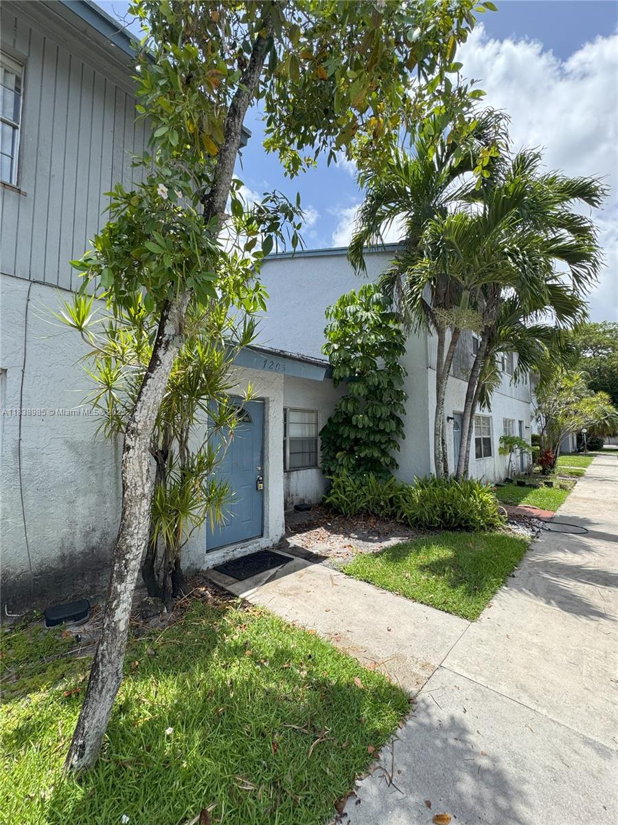 Spacious 3-bedroom, 2-bath condo in a quiet, well-maintained community. Features in-unit washer and dryer, open living/dining area, and large bedrooms with plenty of closet space.