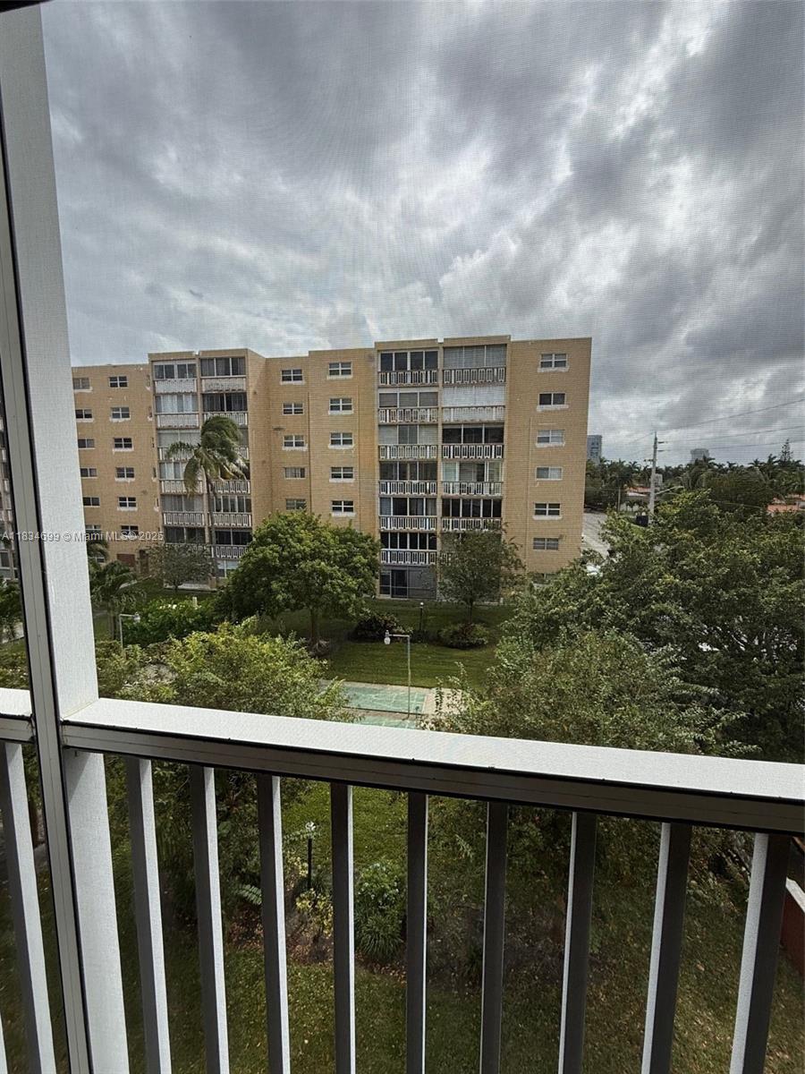 MEADOWBROOK TOWERS CONDO F - Residential Lease