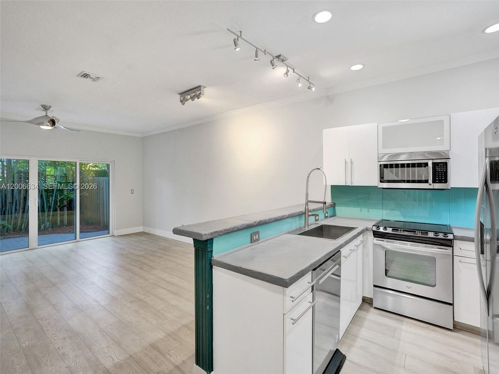 Photo of 835 NE 19th Ave #10, Fort Lauderdale, FL 33304 (MLS # A12006634)