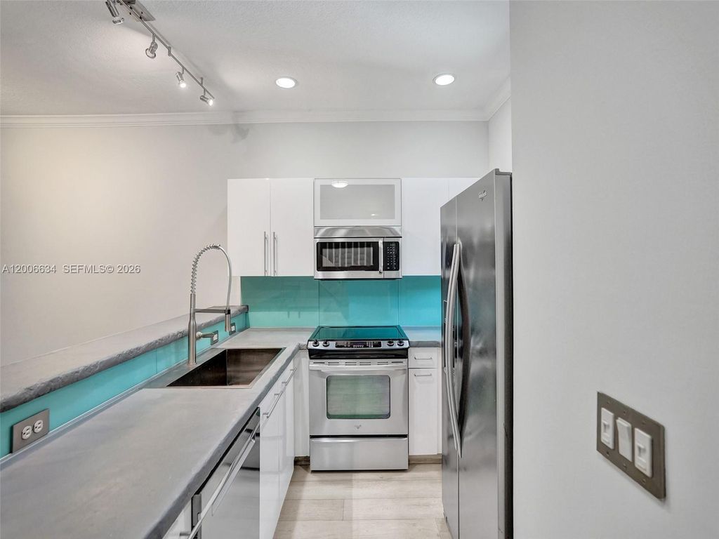 Photo of 835 NE 19th Ave #10, Fort Lauderdale, FL 33304 (MLS # A12006634)