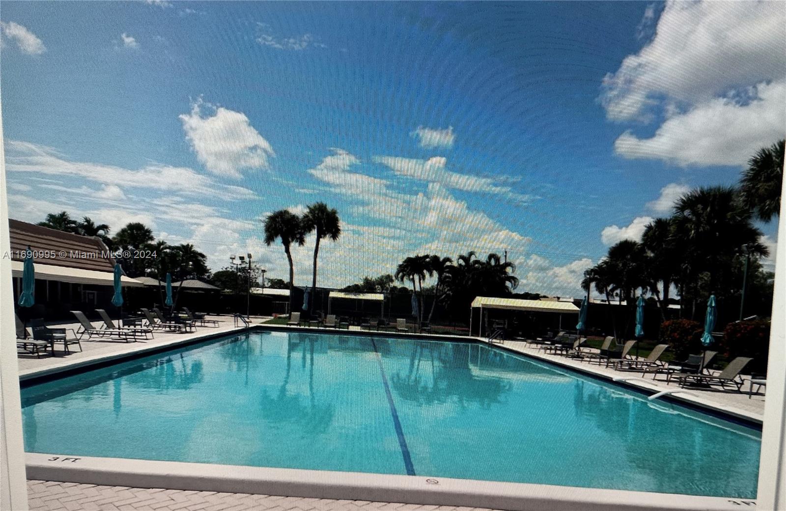 GOLDEN LAKES VILLAGE COND - Residential