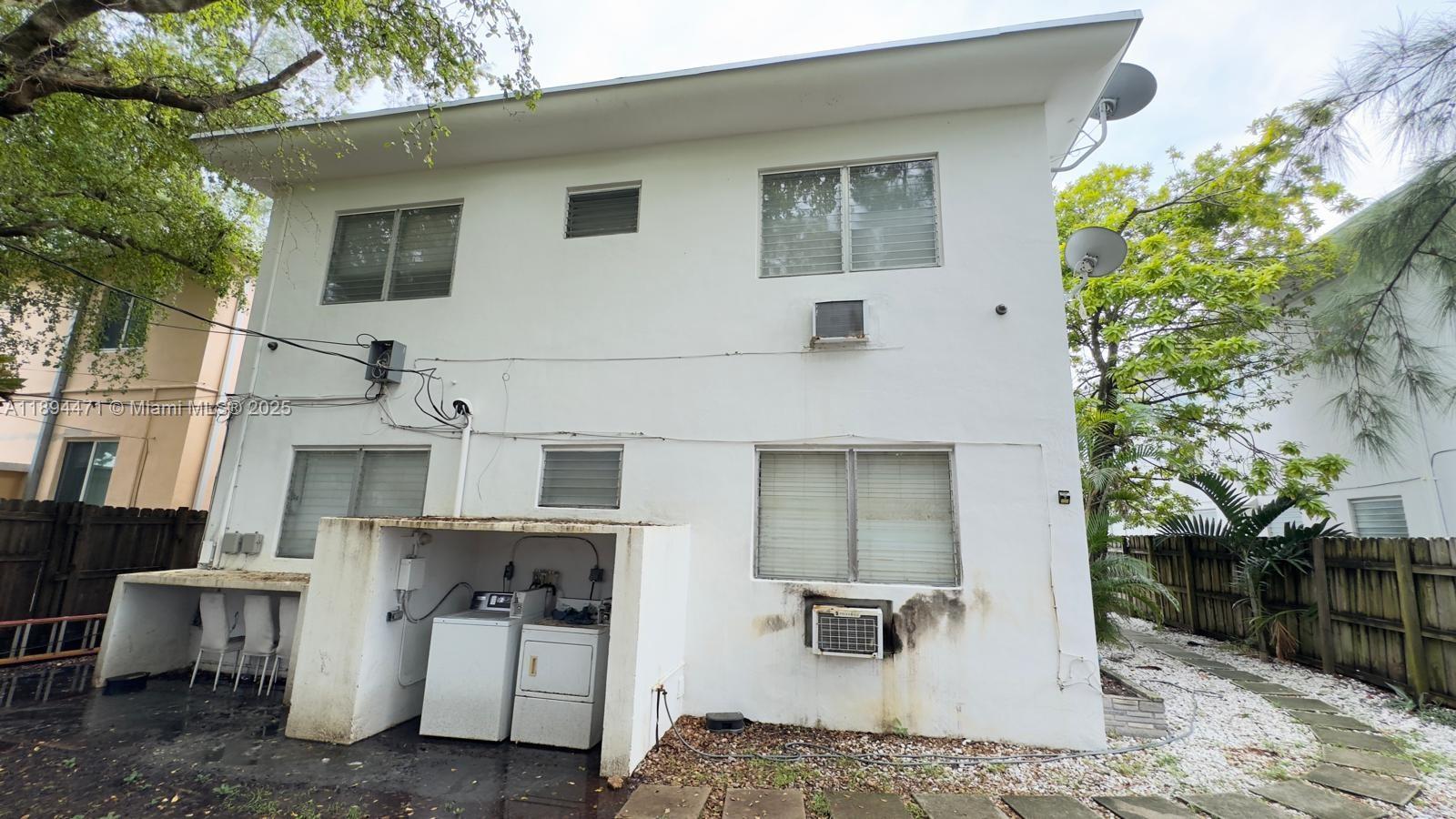 BISCAYNE BCH SUB - Residential Lease