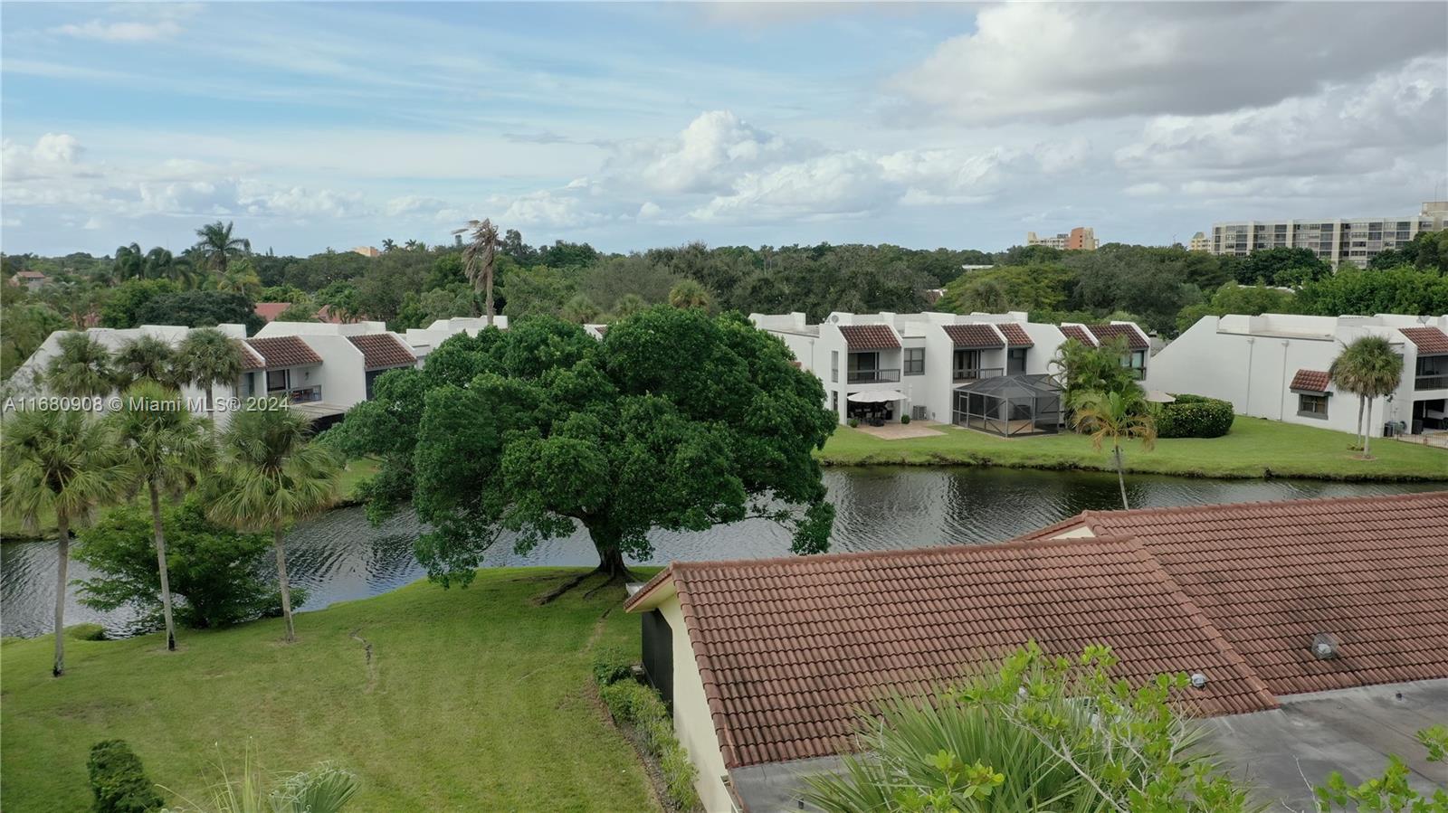 VILLAS OF BONAVENTURE AT - Residential