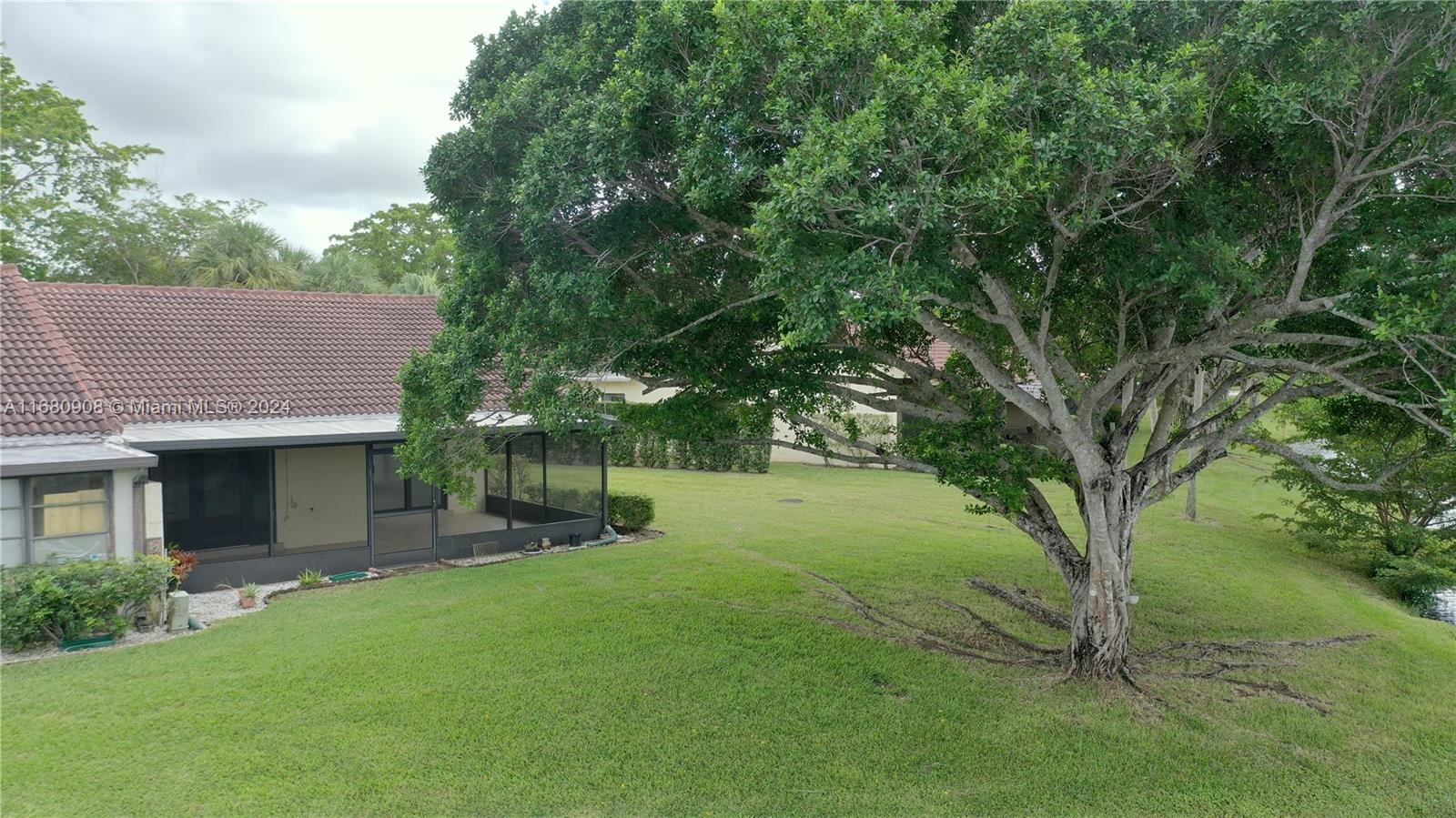 VILLAS OF BONAVENTURE AT - Residential
