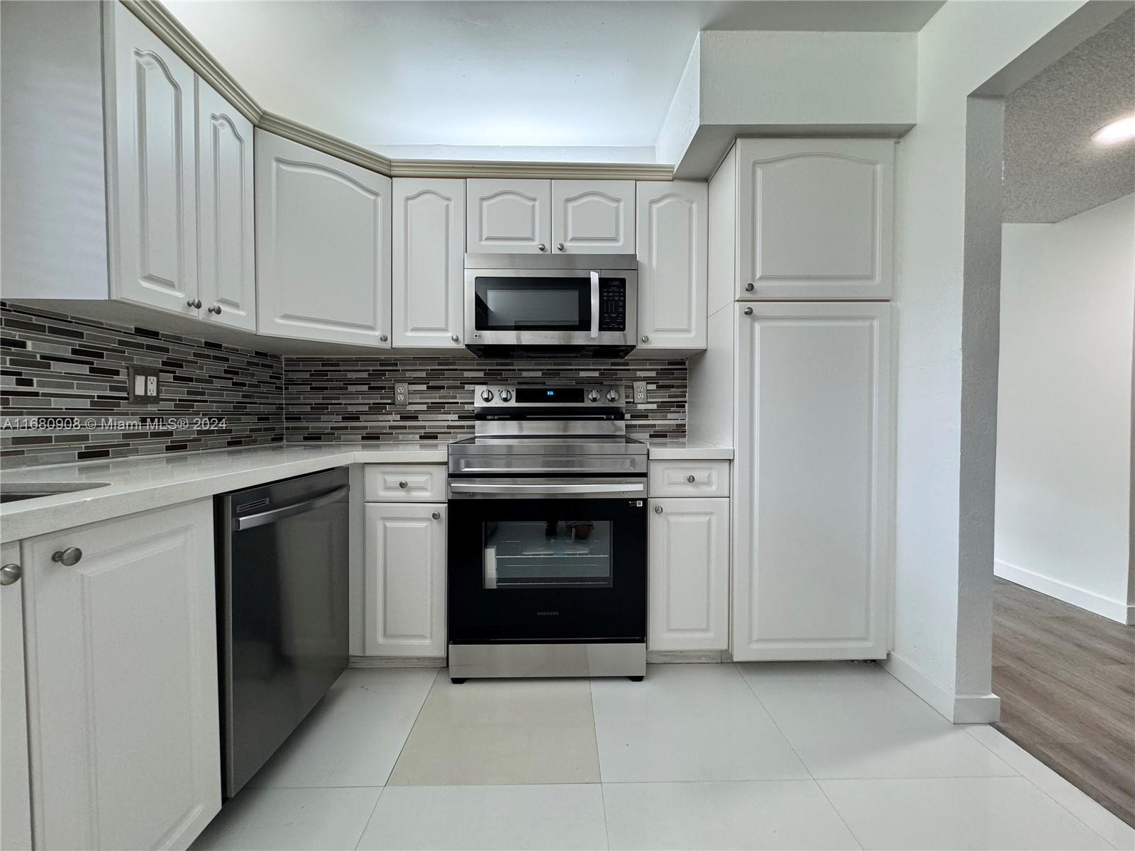VILLAS OF BONAVENTURE AT - Residential