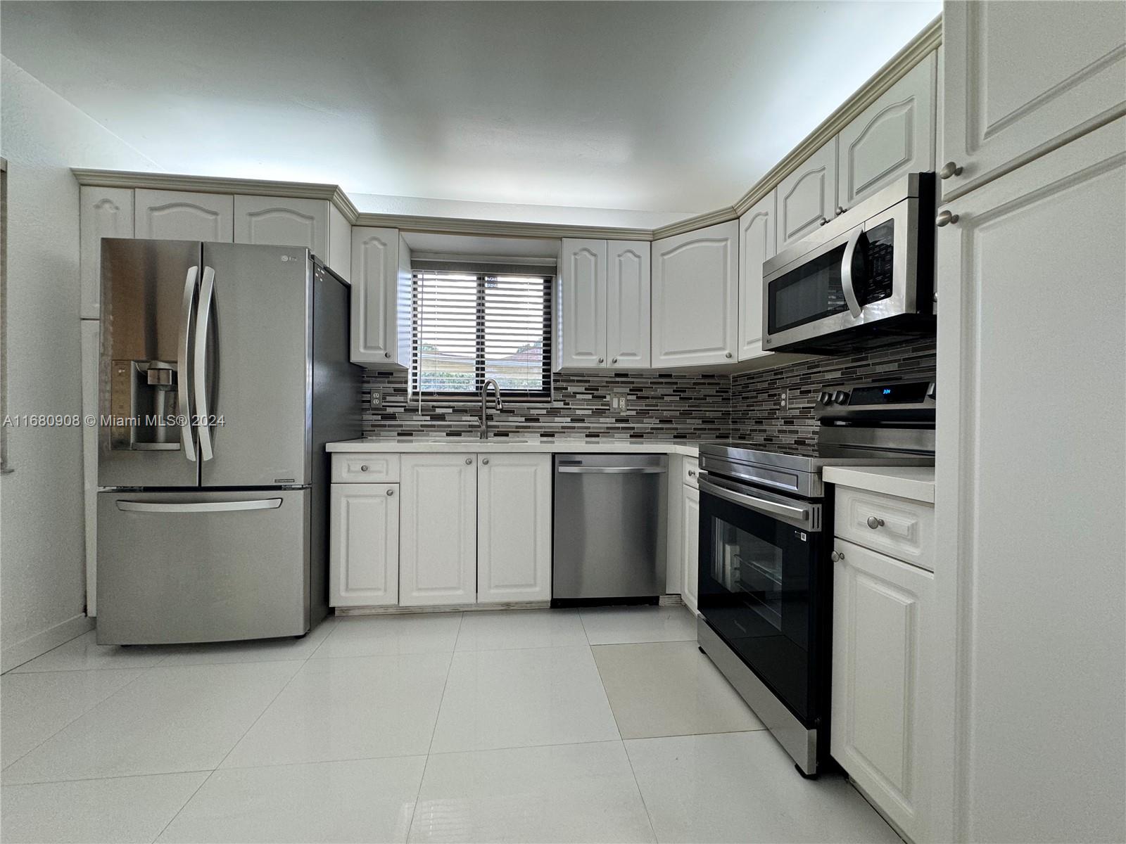 VILLAS OF BONAVENTURE AT - Residential