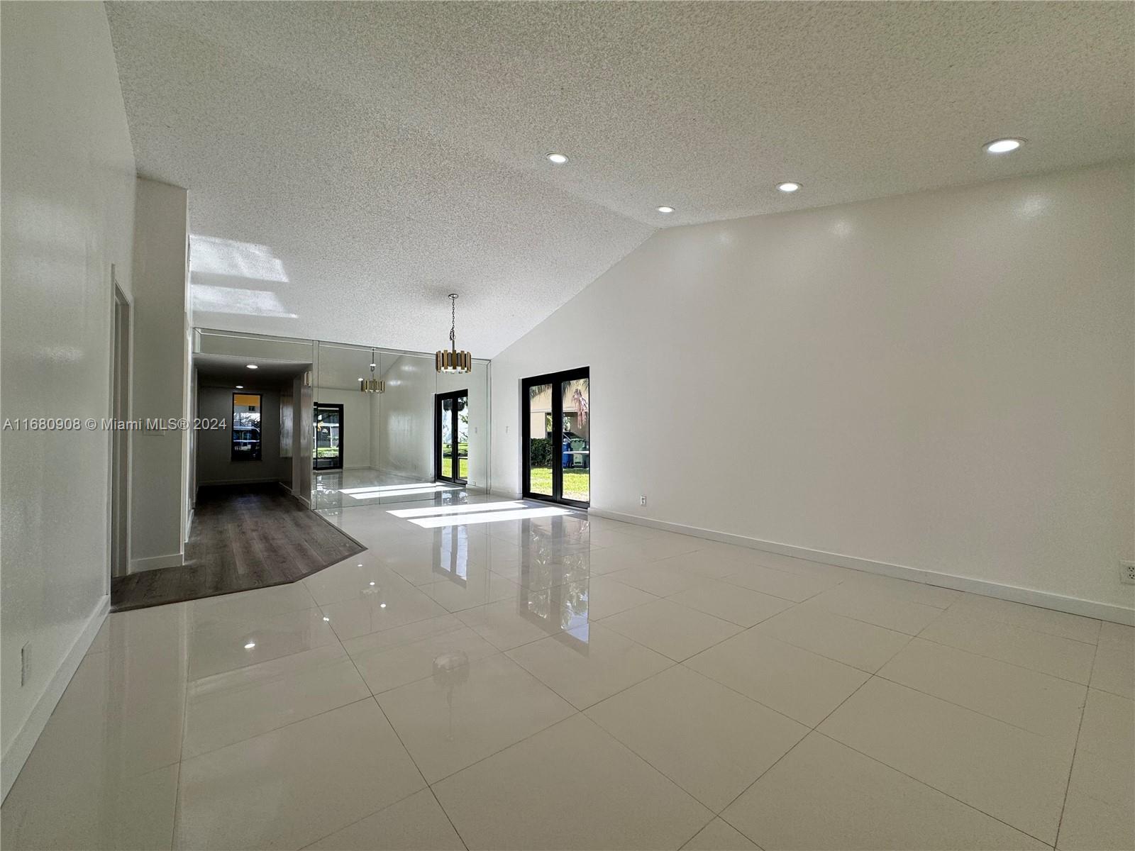 VILLAS OF BONAVENTURE AT - Residential