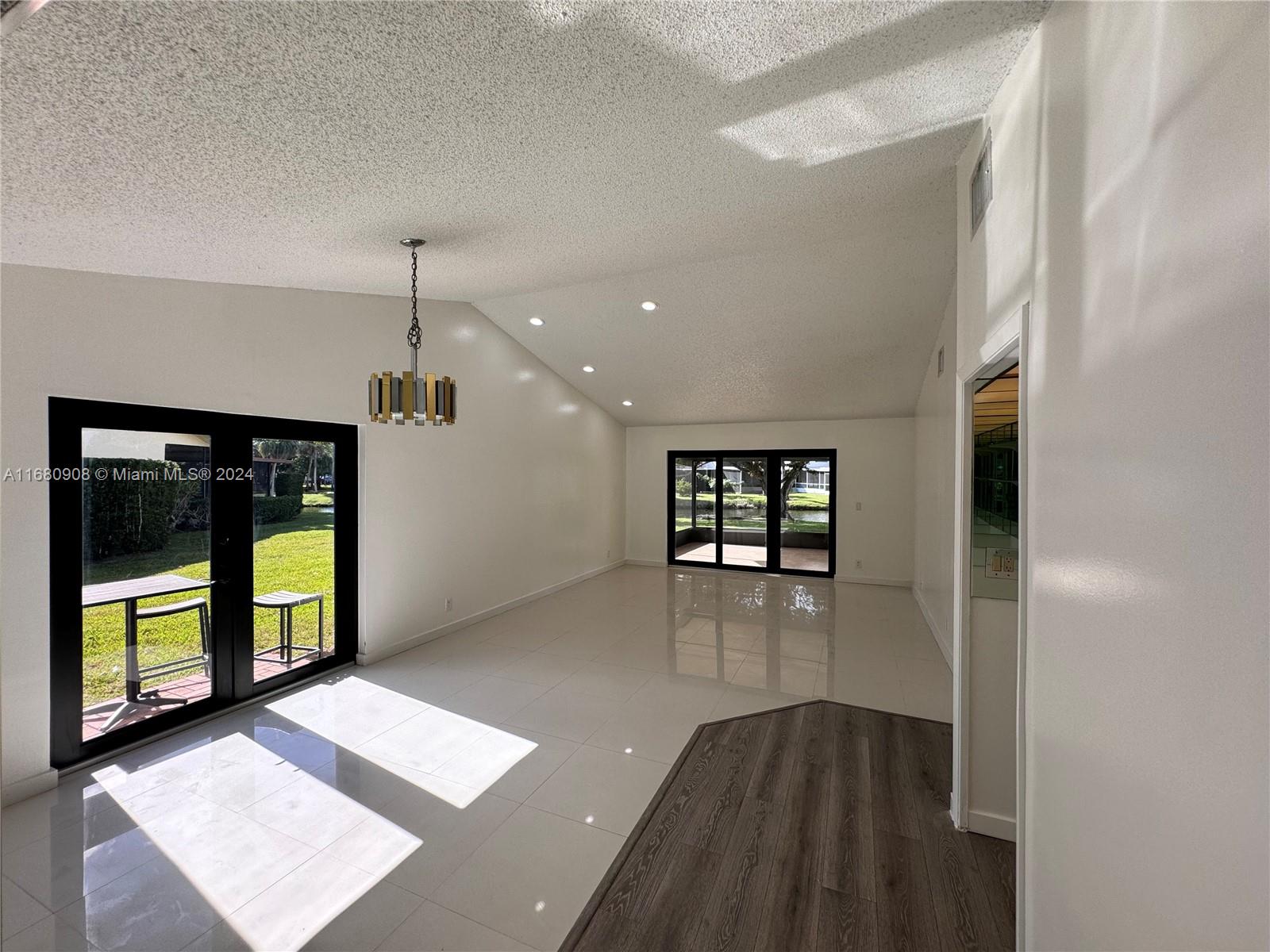 VILLAS OF BONAVENTURE AT - Residential