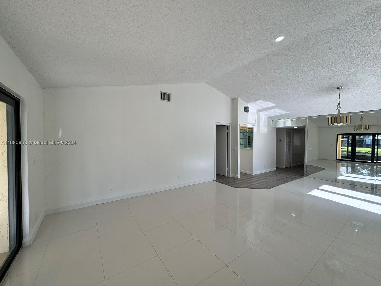 VILLAS OF BONAVENTURE AT - Residential