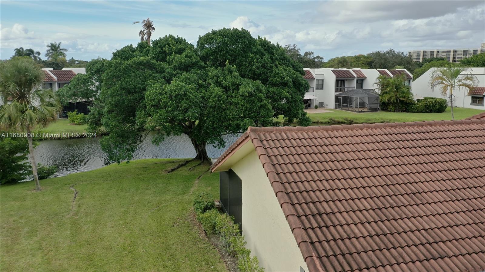 VILLAS OF BONAVENTURE AT - Residential