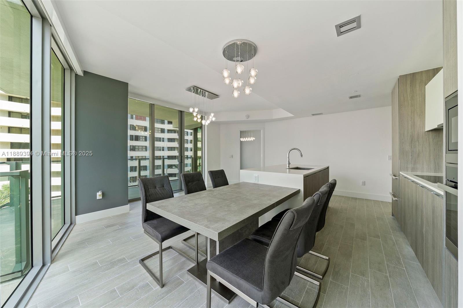 2900 NE 7th Ave 301