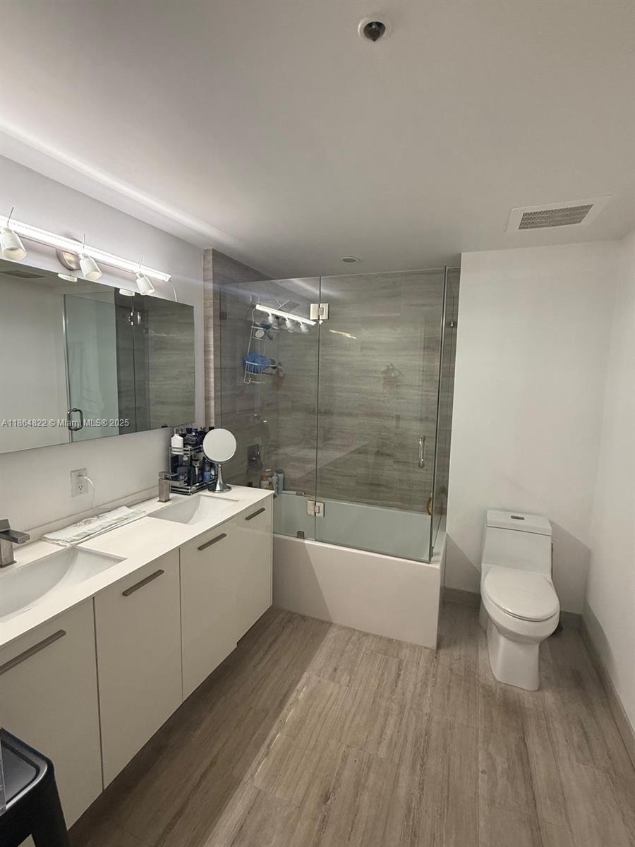 1300 Brickell Bay Dr 2305