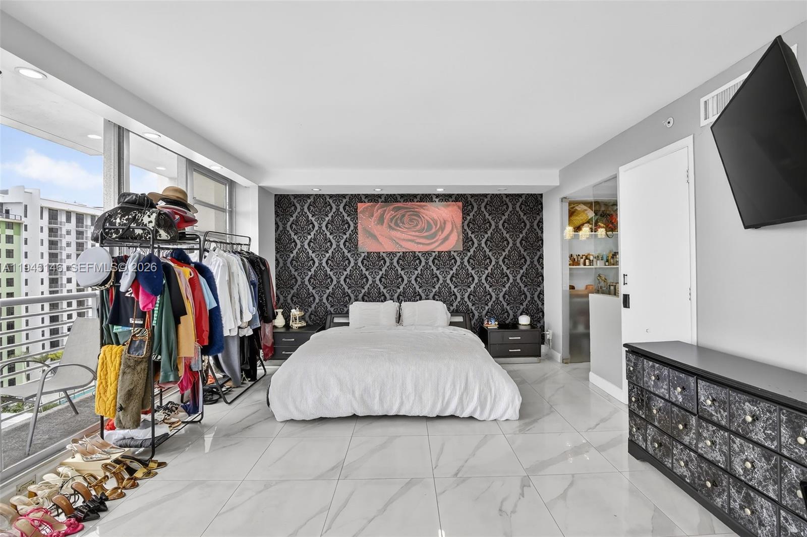 HOME TOWER CONDO - Residential