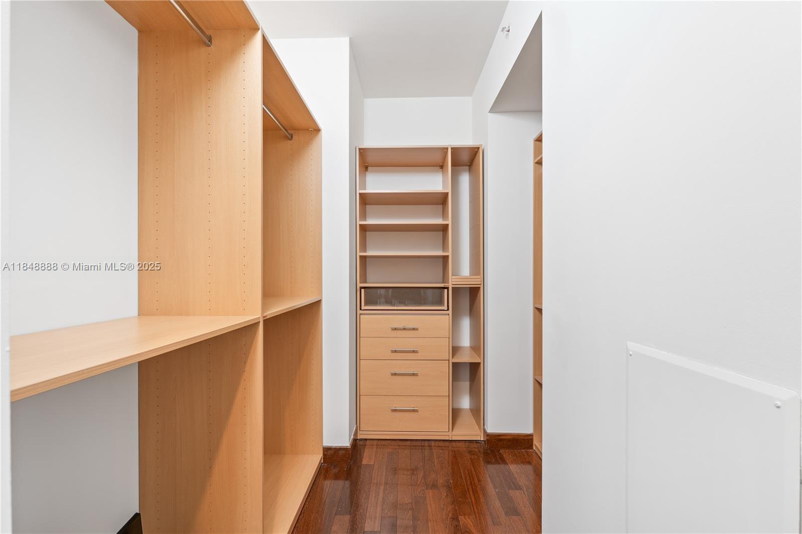 JADE RESIDENCES AT BRICKE - Residential