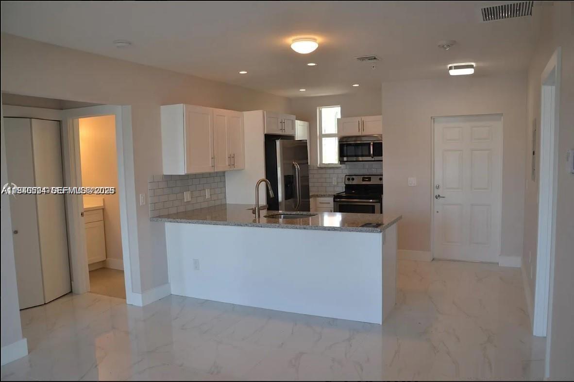 DANIA PLACE (THE) CONDO - Residential