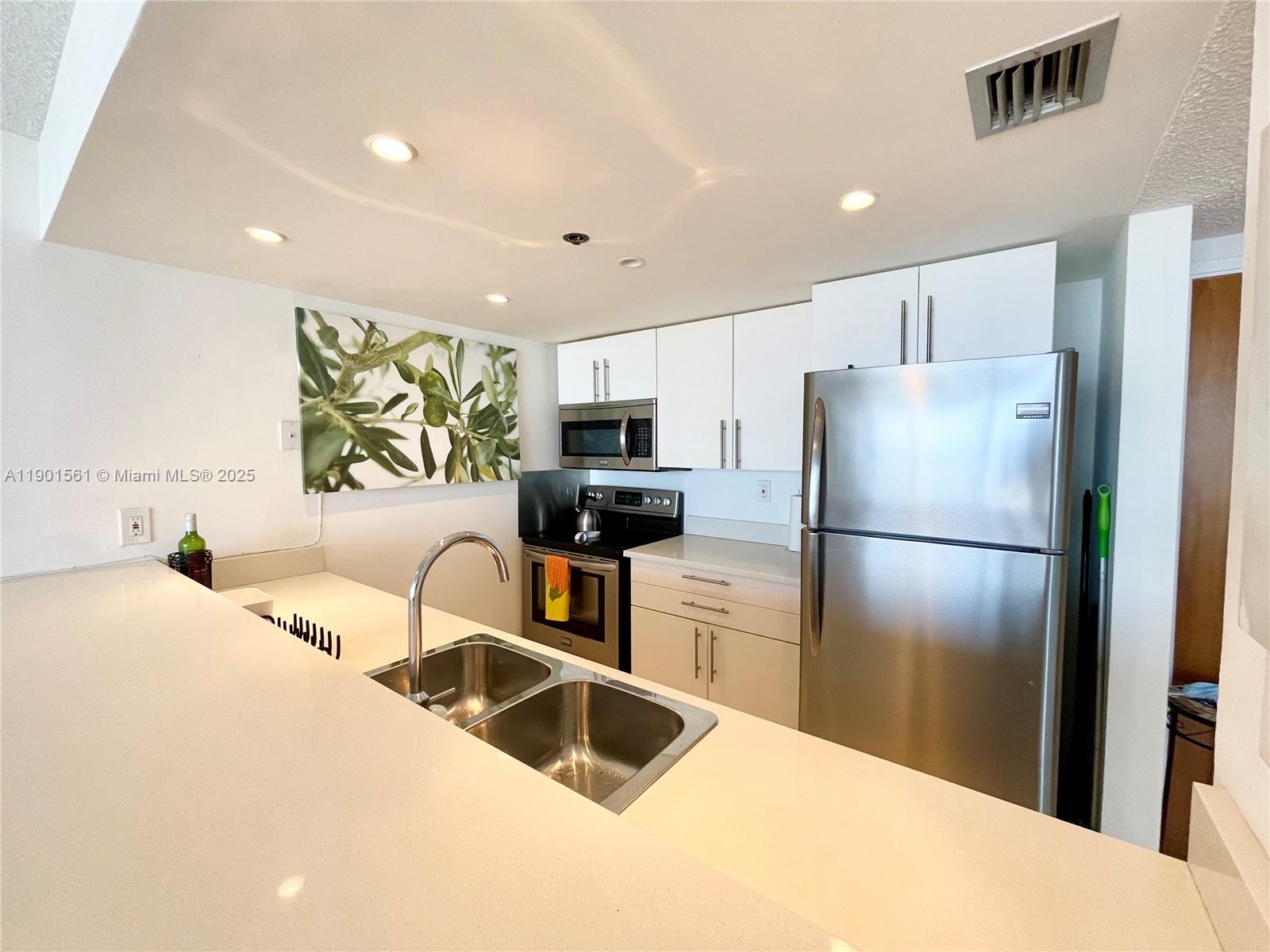 THE GRANDVIEW PALACE COND - Residential Lease