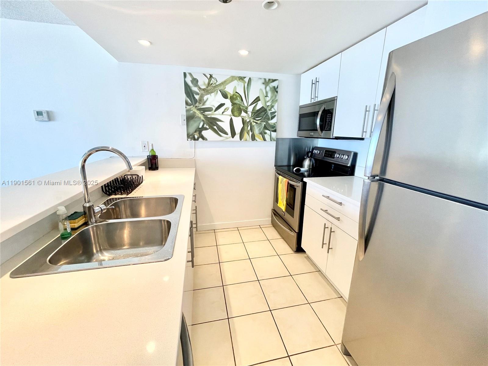 THE GRANDVIEW PALACE COND - Residential Lease