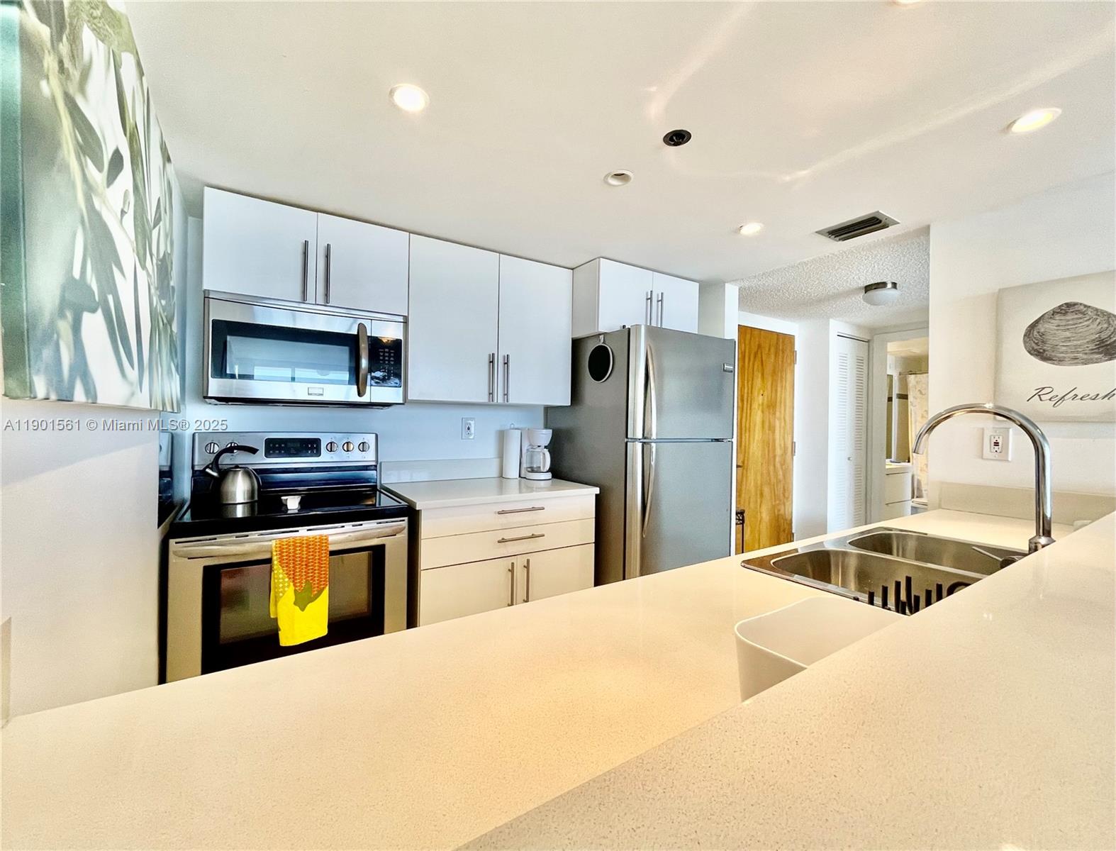 THE GRANDVIEW PALACE COND - Residential Lease