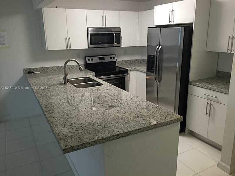 DADELAND PLACE CONDO - Residential Lease