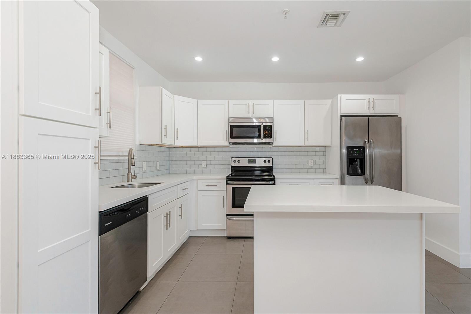 DANIA PLACE (THE) CONDO - Residential