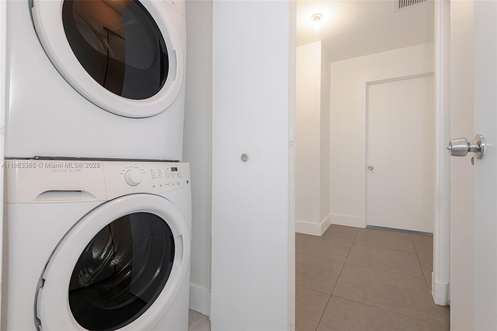 DANIA PLACE (THE) CONDO - Residential