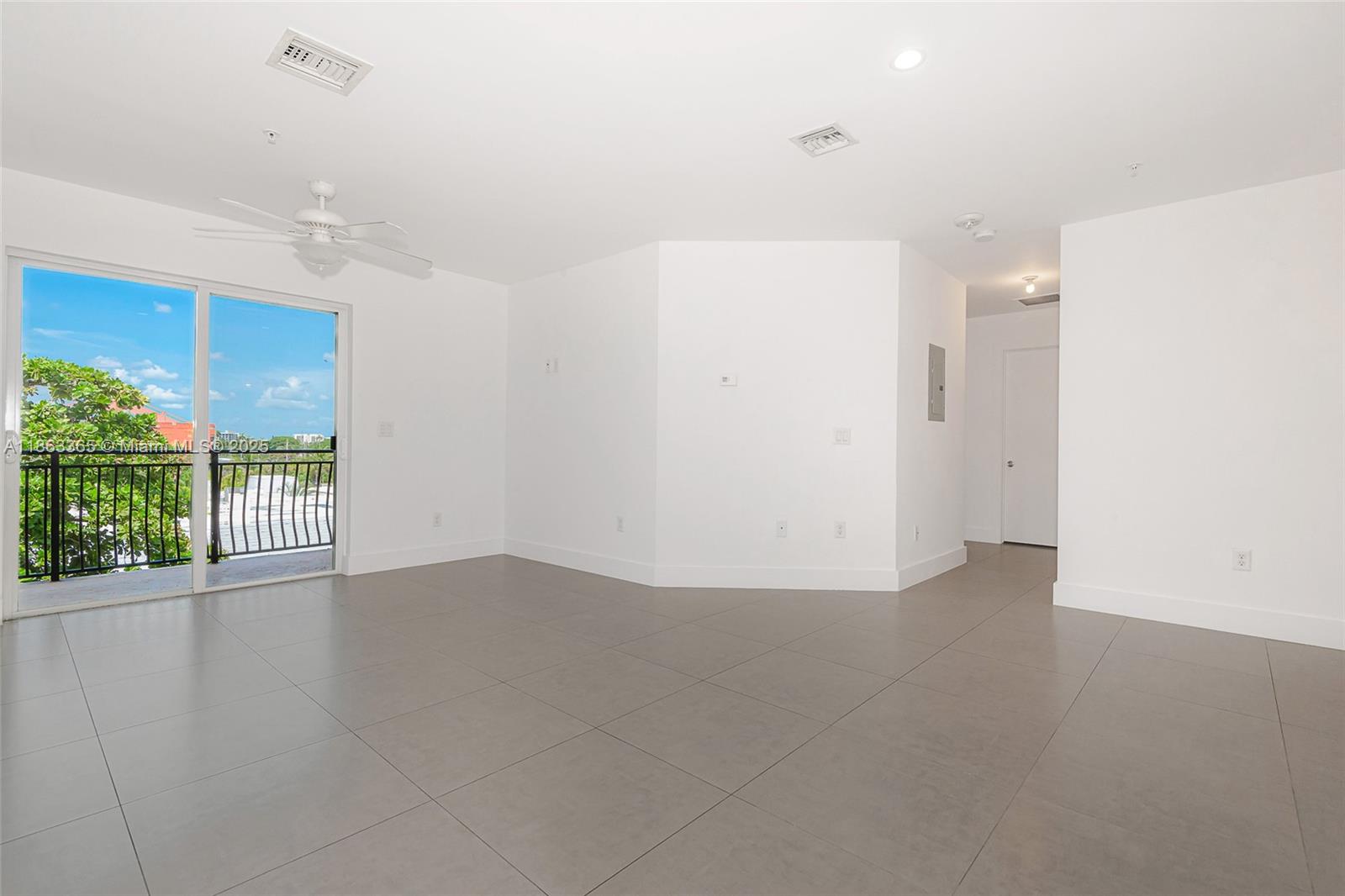 DANIA PLACE (THE) CONDO - Residential