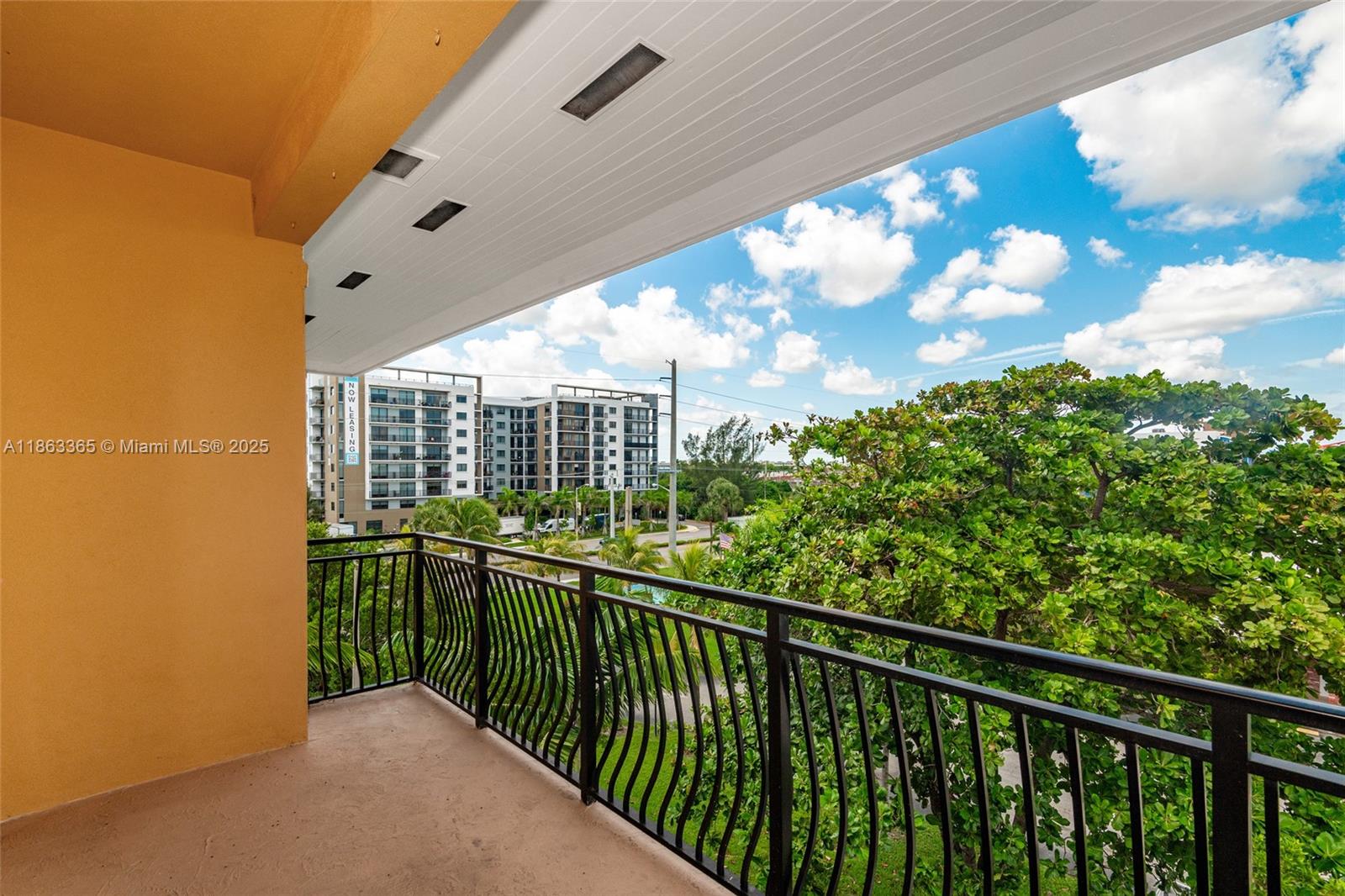 DANIA PLACE (THE) CONDO - Residential