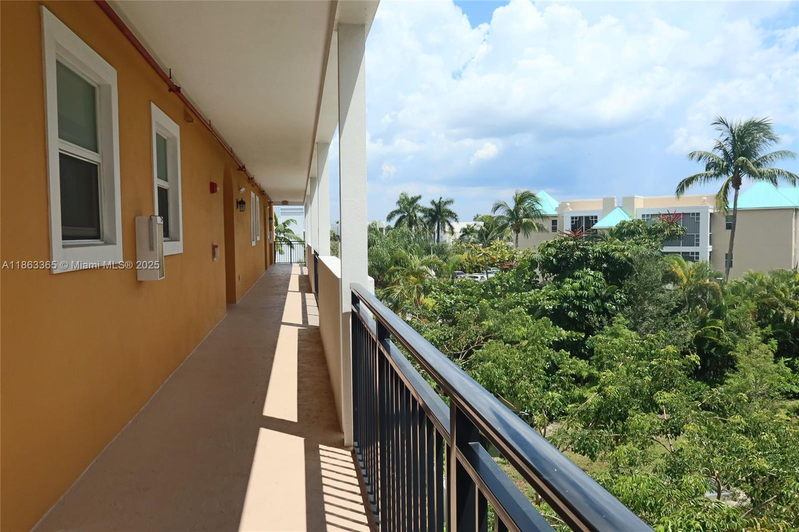 555 E Dania Beach Blvd 9