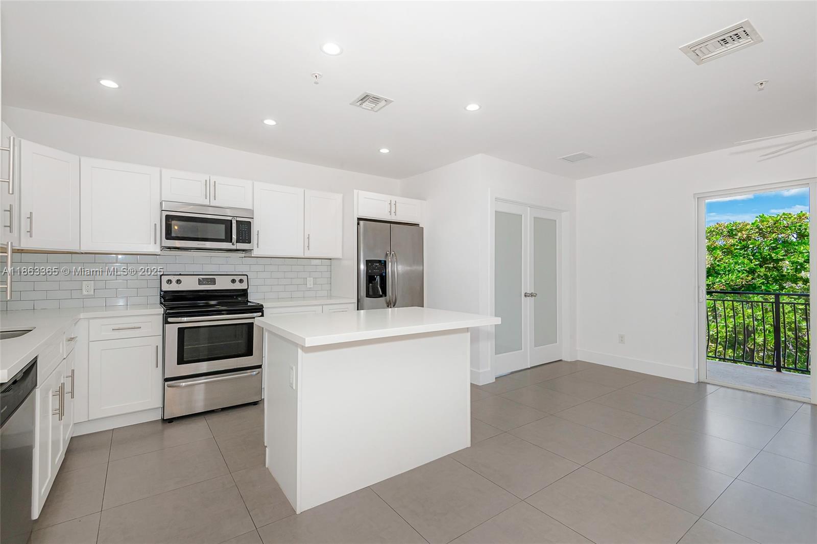 DANIA PLACE (THE) CONDO - Residential